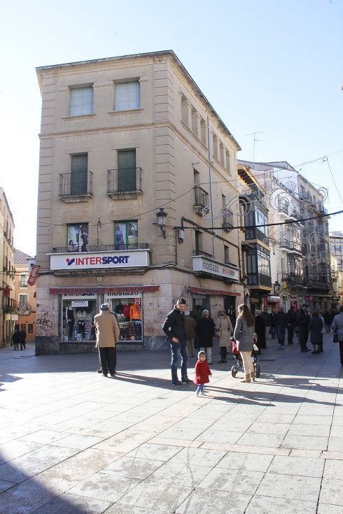Calle San Pedro de Cáceres, ayer, Año Nuevo. :: marisa núñez