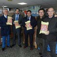 Circo Fotoeléctrico corrupción Caja Almendralejo dona mil kilos de caramelos para la cabalgata de los  Reyes | Hoy