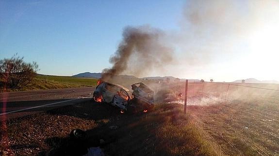 Así han quedaron los vehículos tras el accidente de Zarza Capilla 