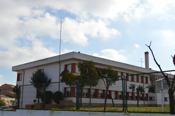 Colegio de Campanario donde se registró el robo. :: f. h.