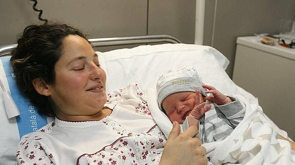 Extremadura, donde más aumentaron los permisos por maternidad en 2014
