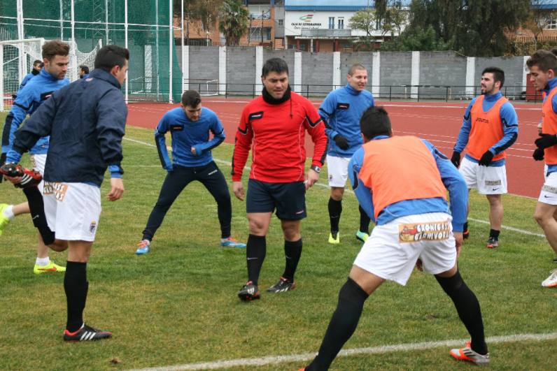 Golo ahora sí calienta banquillo