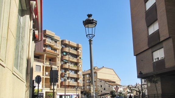 Farola renovada en la avenida de la Constitución. :: p. d. samino