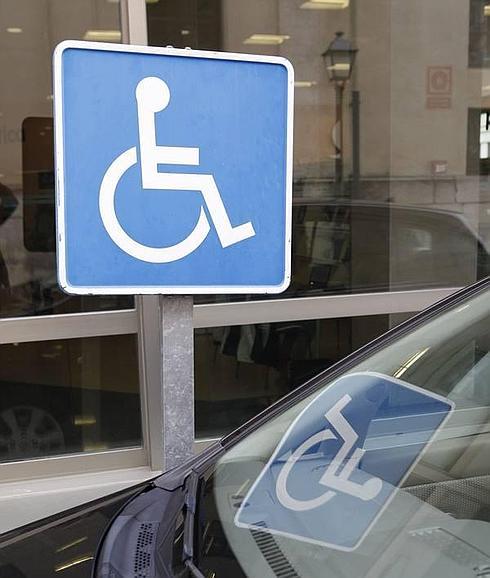 La Policía detecta otro uso fraudulento de tarjetas de aparcamiendo para discapacitados