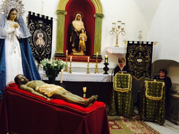 Momento del recital en la capilla del Santo Sepulcro. :: f. h.