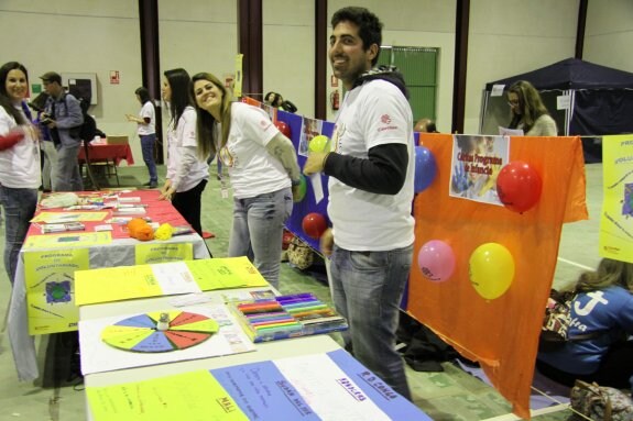 Voluntarios en la Jornada Diocesana de la Juventud. :: HOY