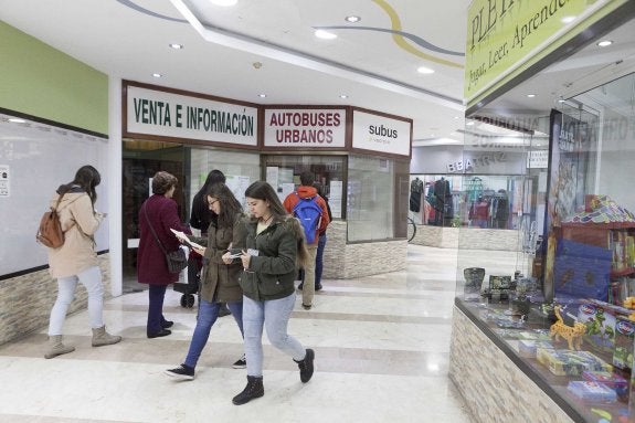 Ya han desaparecido las colas en las oficinas de Subus. :: jorge rey