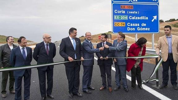 Inauguración el día 20 del tramo de la EX-A1 entre Coria y Moraleja. Este tipo de actos en la vía se han sucedido desde 2003, cuando se colocó la primera piedra