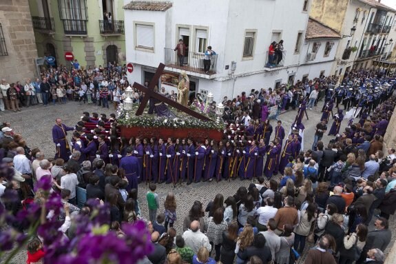 Paso del Señor Camino del Calvario, en la Plaza de Santiago. :: j. rey 