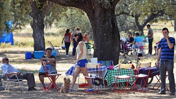 Los extremeños aprovechan las fiestas patronales para pasar un día de campo