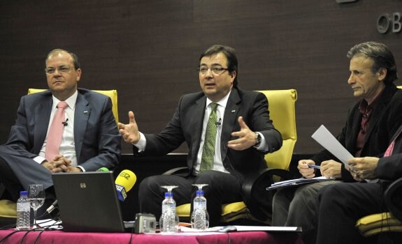 Monago, Fernández Vara y Escobar en un debate en 2011. :: hoy