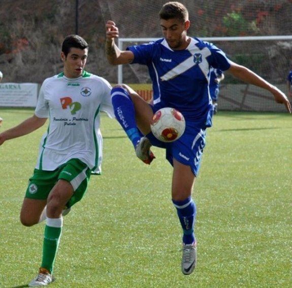 Jefté Betancor durante un partido con el Tenerife B. :: hoy