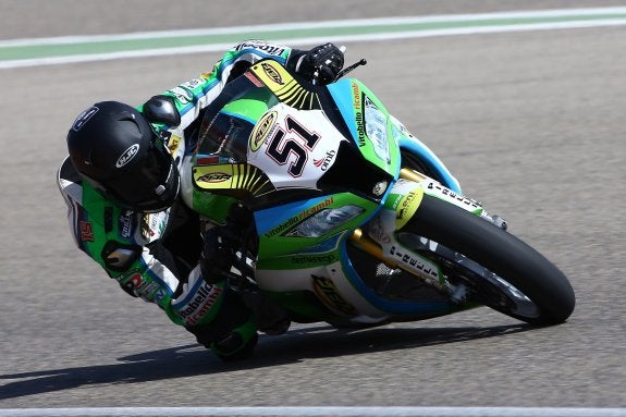 Barragán pilota su Kawasaki en el Mundial de Superbikes 2015. :: e. j. team