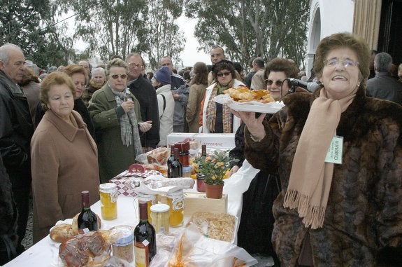 Juanita Franco (a la derecha) en los Santos Mártires. :: hoy