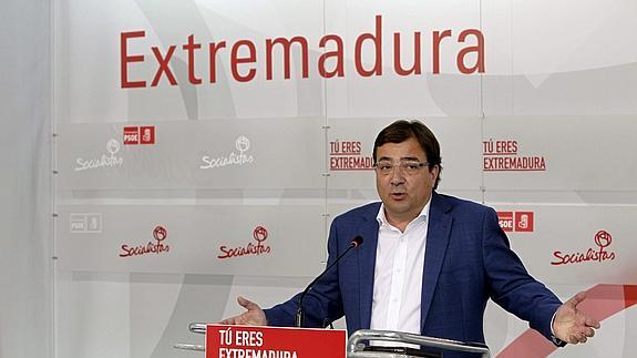 Guillermo Fernández Vara durante su comparecencia ante los medios