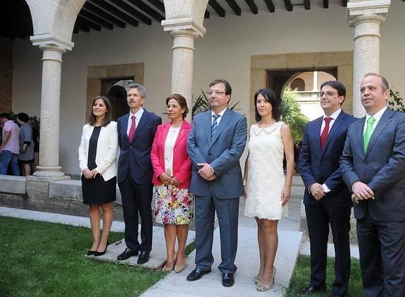 De izquierda a derecha, Isabel Gil Rosiña, José Luis Navarro, Pilar Blanco-Morales, Guillermo Fernández Vara, Pilar Gutiérrez, José María Vergeles y Santos Jorna.