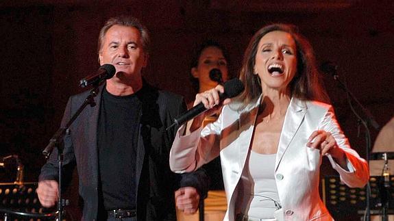 Víctor Manuel y Ana Belén, durante un concierto en el Teatro Romano de Mérida en 2005
