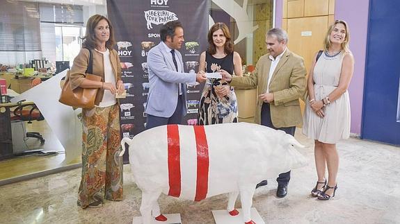 La cerdita 'Margarita' recauda 1.200 euros para Cáritas