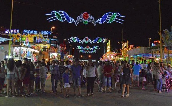 Recinto ferial durante uno de los días de fiestas patronales. :: f. h.