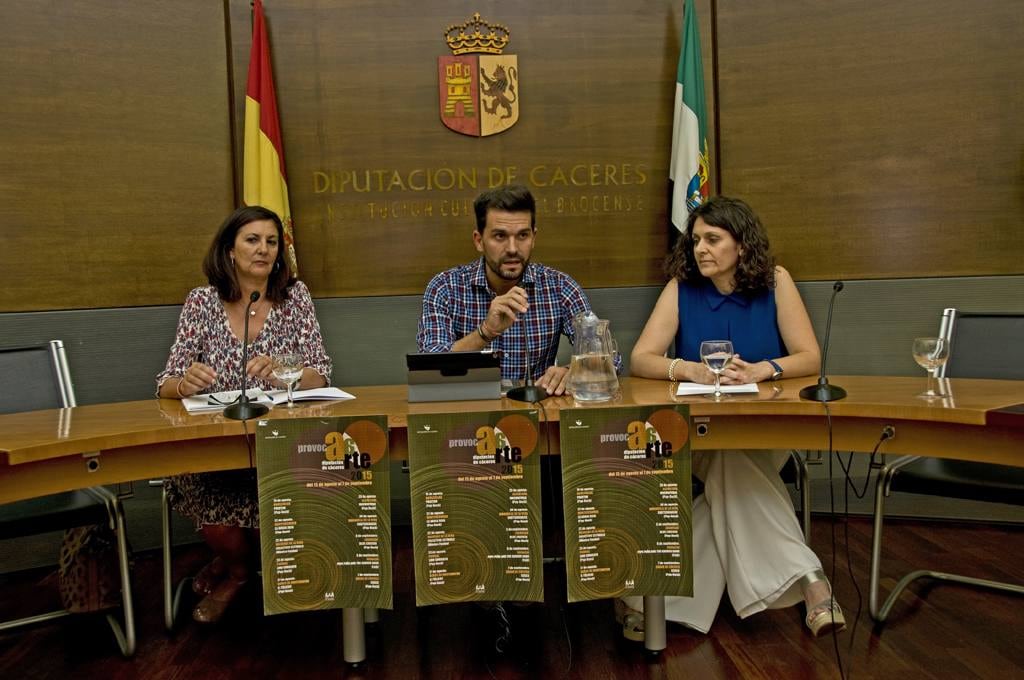 Asistentes al acto de presentación. 