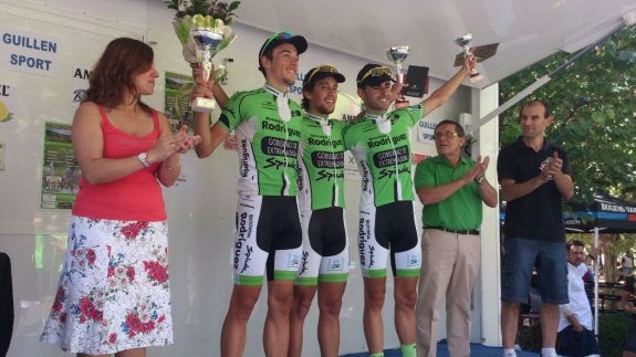 José Manuel Díaz, Rubén Crespo y Elías Ortiz en el podio. :: B. R.