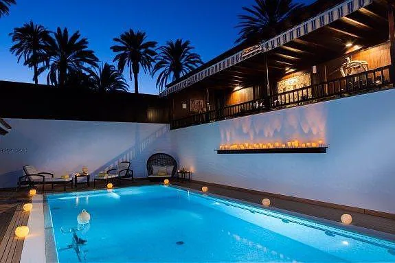 Las piscinas  privadas  del Grand Hotel Residencia.  :: Celestino González Méndez