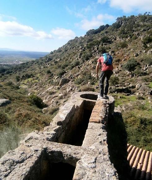 Construcción que puede verse en la ruta de los molinos de Arroyomolinos de Montánchez:: HOY