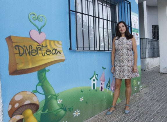 Rosa Simón, presidenta de Divertea en las instalaciones del centro en Cáceres. :: ARMANDO MÉNDEZ