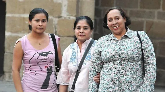 Marisol, María y luisa, tres inmigrantes bolivianas que han dejado su país para dar una vida mejor a sus hijos:. DAVID PALMA