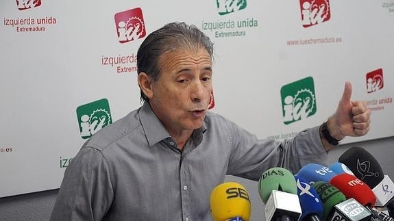 Pedro Escobar, durante su rueda de prensa esta mañana en Mérida:: 