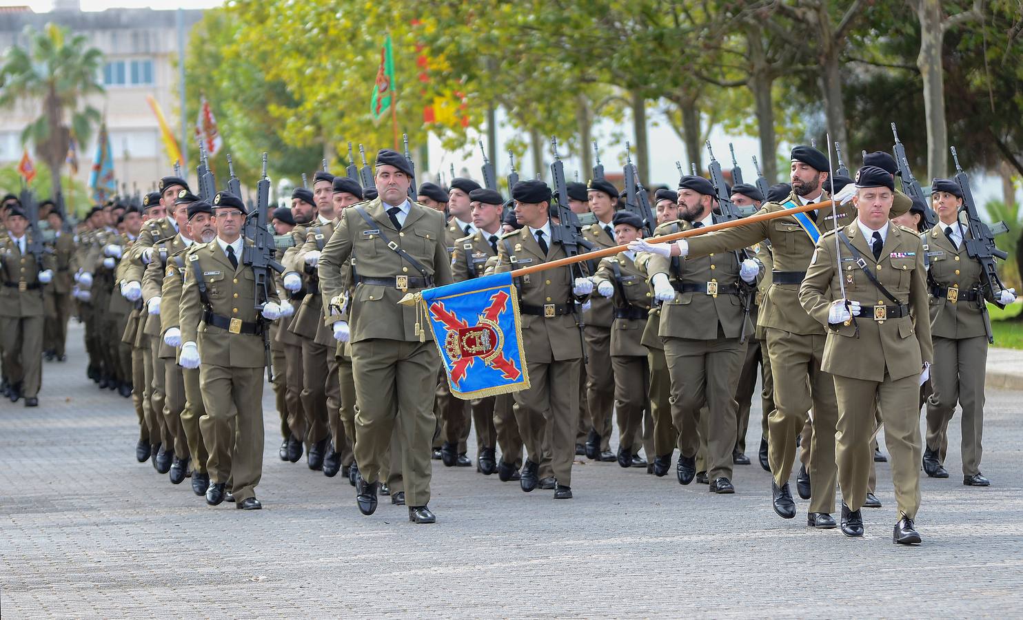 Formación militar durante el acto castrense en la base de Bótoa:: C.M. | 