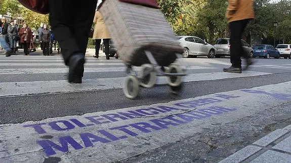 Pasos de peatones contra la violencia machista en Cáceres