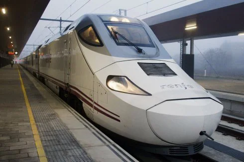 Tren de alta velocidad estrenado la semana pasada para el trayecto Zamora-Madrid. :: EFe