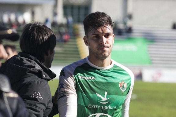 El delantero José Collado no tuvo el estreno deseado con la elástica verde. :: J. REY