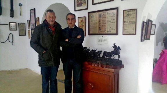 Vicente Elices y Joaquín Domínguez, ayer en Mérida. :: hoy