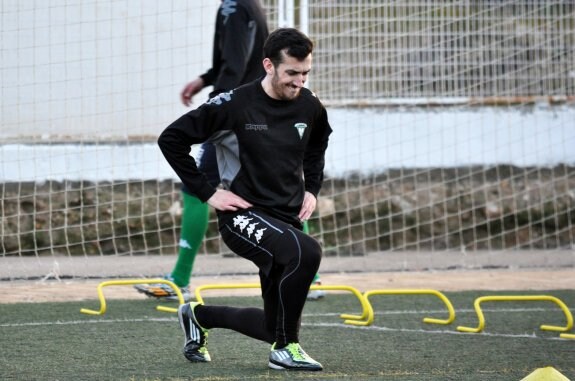 Javi Zafra entrenando con el equipo. :: e. d.