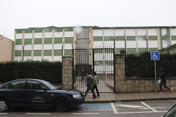 La Audiencia obliga a juzgar a tres profesoras por pasividad ante el acoso a un alumno