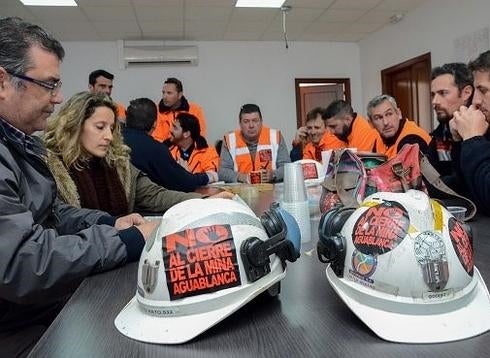 Mineros de Aguablanca, durante su encierro::