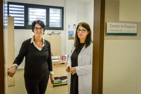 Martínez, en su despacho en un centro de salud pacense. :: j. v. a.