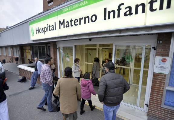 Acceso al hospital Materno Infantil de Badajoz. :: hoy