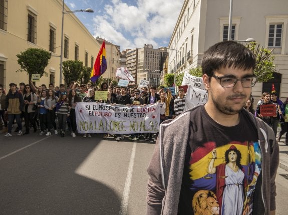 La manifestación llegando a San Atón. :: pakopí