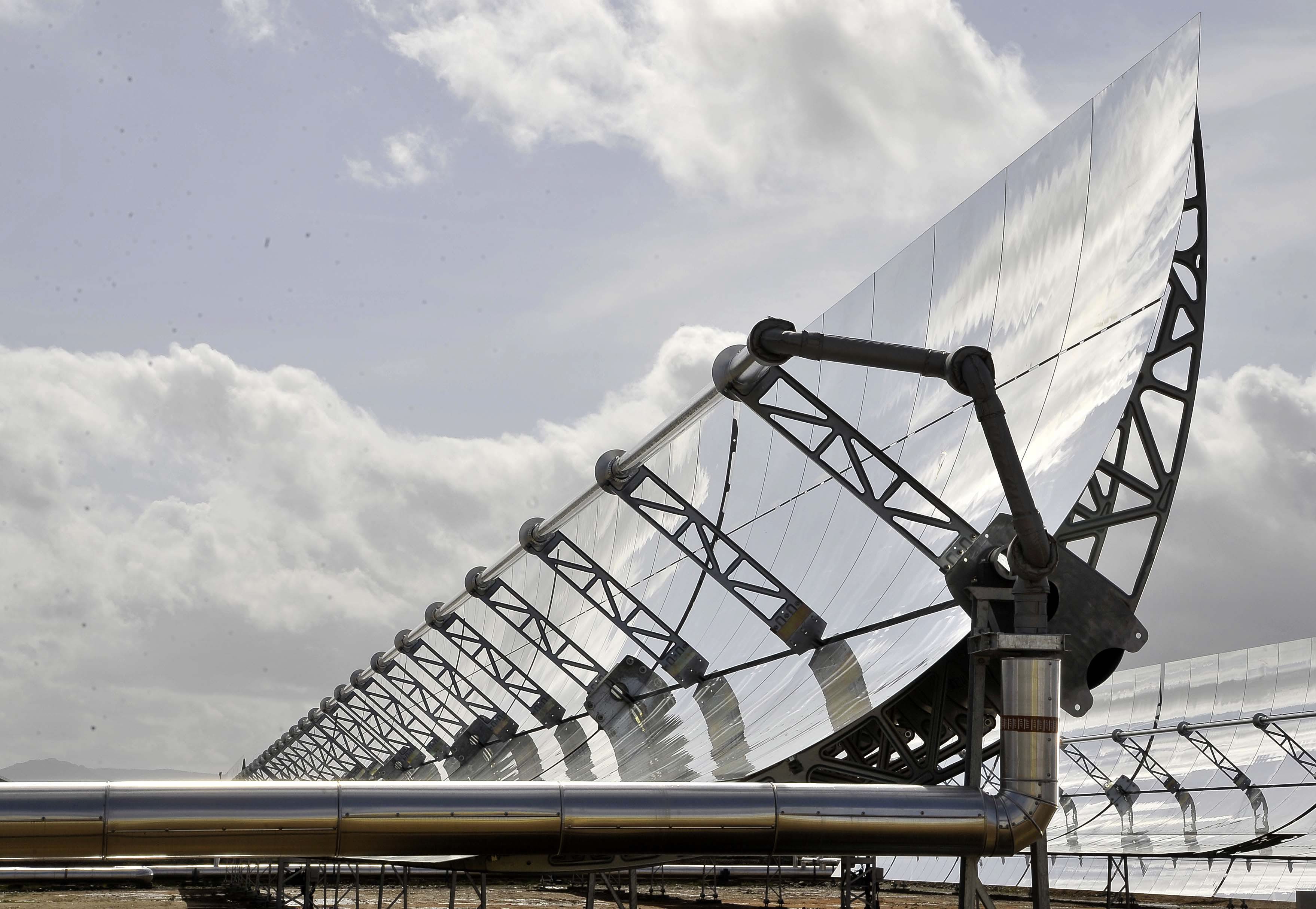 El Constitucional rechaza el recurso de la Junta contra el recorte de las primas a renovables