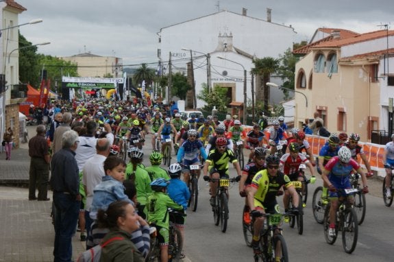 Buena participación en la prueba celebrada en Logrosán. :: Pedro Cano