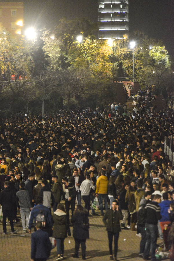 Botellón en el paseo Fluvial