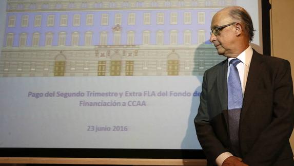 Cristóbal Montoro, ministro de_Hacienda y Administraciones Públicas.