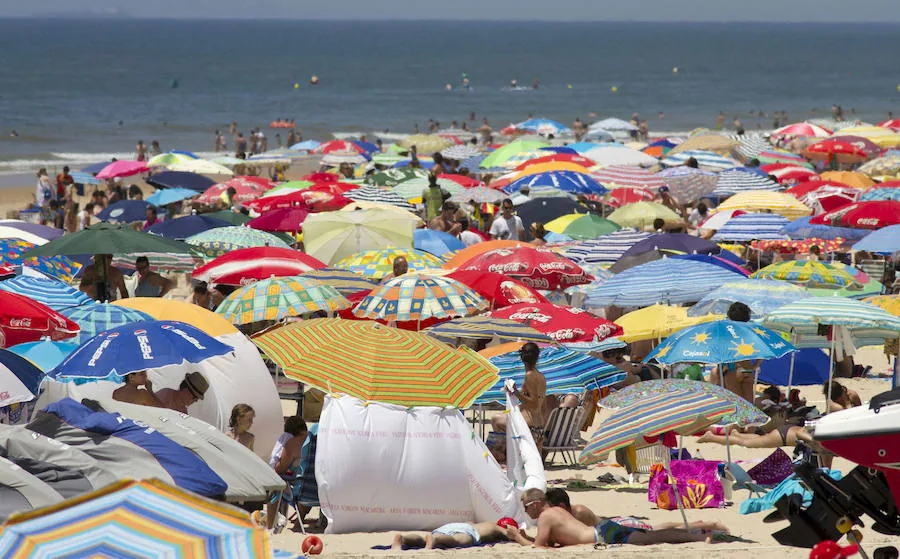 Playa de Matalascañas, uno de los destinos más cercanos a Badajoz, en temporada alta