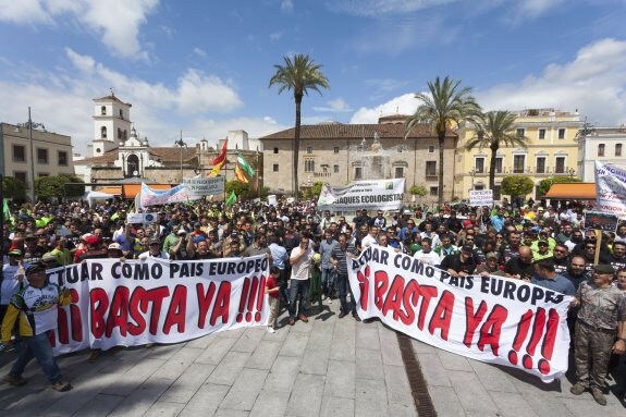 Manifestación el pasado 24 de abril en Mérida contra la sentencia sobre especies invasoras. :: hoy