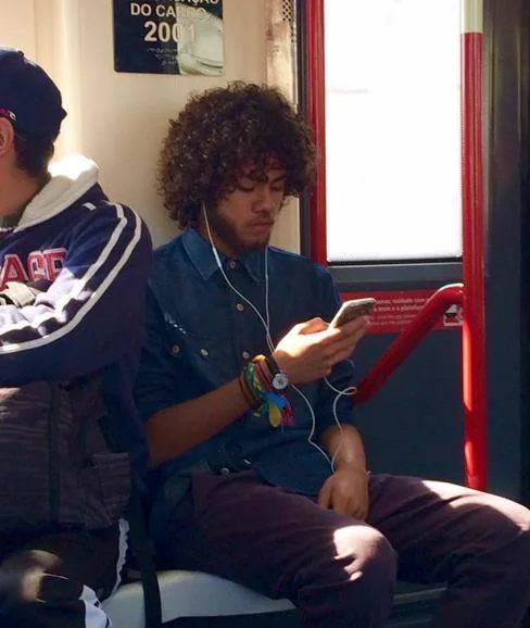 Se enamora de un chico en el metro y lo encuentra gracias a Facebook