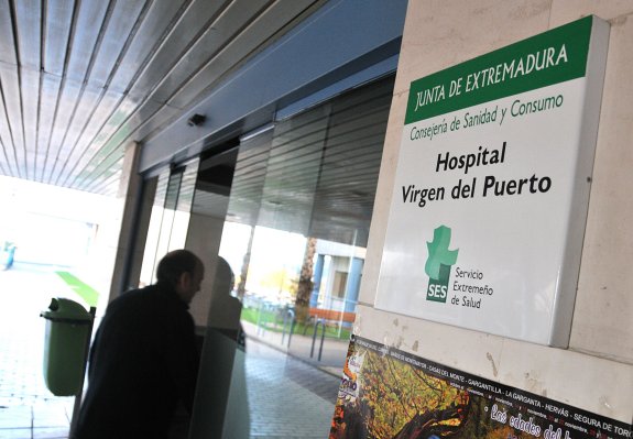 Entrada al Hospital Virgen del Puerto de Plasencia. :: HOY