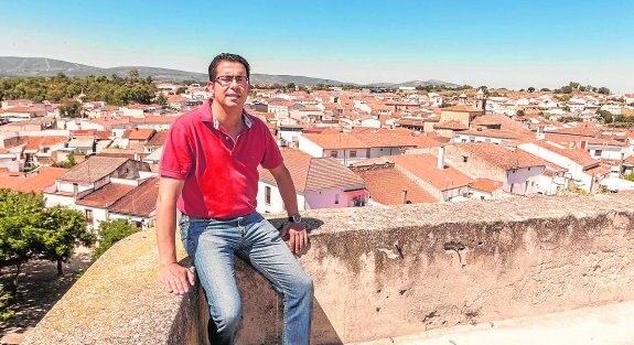 Objetivo. Alberto Piris dice que está centrando sus esfuerzos en intentar crear puestos de trabajo en Valencia de Alcántara. ::